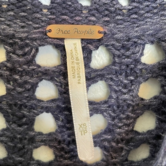 Free People Navy Crochet Oversized Sweater Mock Turtleneck Knitted Cable Size XS - Picture 12 of 13